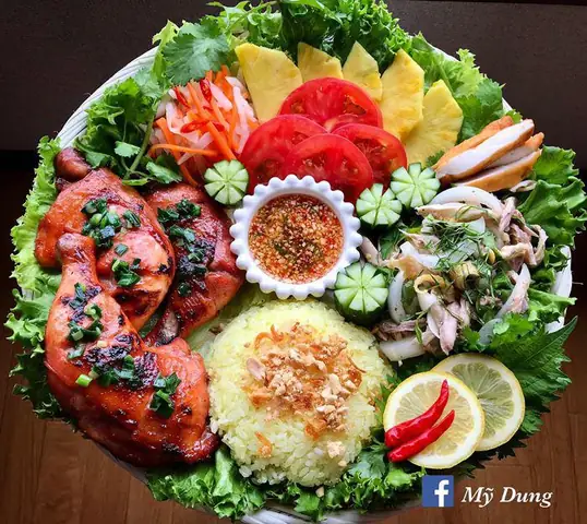 Tóc Tiên Khéo Léo Làm Gỏi Cuốn Có Màu Tím Hồng Đẹp Mắt, Hóa Ra Là Nhờ Thứ Này Tóc Tiên Khéo Léo Làm Gỏi Cuốn Có Màu Tím Hồng Đẹp Mắt, Hóa Ra Là Nhờ Thứ Này