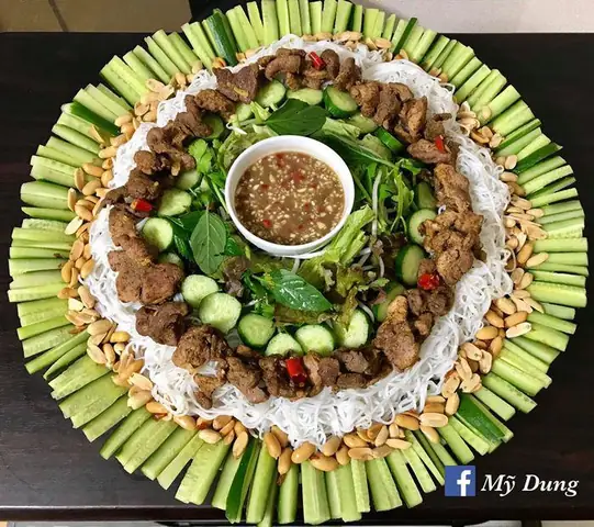 Tóc Tiên Khéo Léo Làm Gỏi Cuốn Có Màu Tím Hồng Đẹp Mắt, Hóa Ra Là Nhờ Thứ Này Tóc Tiên Khéo Léo Làm Gỏi Cuốn Có Màu Tím Hồng Đẹp Mắt, Hóa Ra Là Nhờ Thứ Này