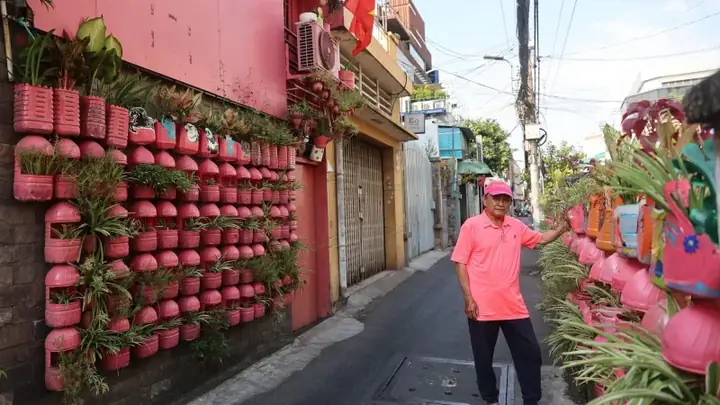 Độc Đáo Căn Nhà Trang Trí Toàn Màu Hồng Bằng Đồ Nhựa Tái Chế Của ...