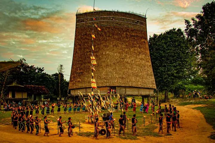 Nhà Rông - Vẻ Đẹp Kiến Trúc Độc Đáo Của Đồng Bào Dân Tộc Tại Tây ...