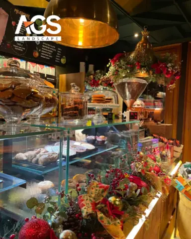 Trang Trí Quầy Pha Chế Và Khu Vực Order