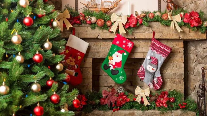 Trang Trí Noel Văn Phòng Cùng Tất Giáng Sinh