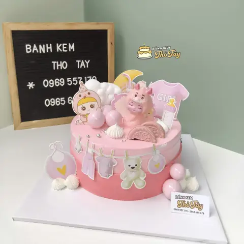 Bánh Kem Màu Hồng Thôi Nôi Cho Bé Gái