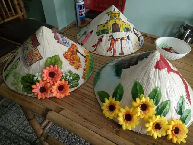 Tìm Kiếm Các Mẹo Trang Trí Nón Lá Ngày 20/10?