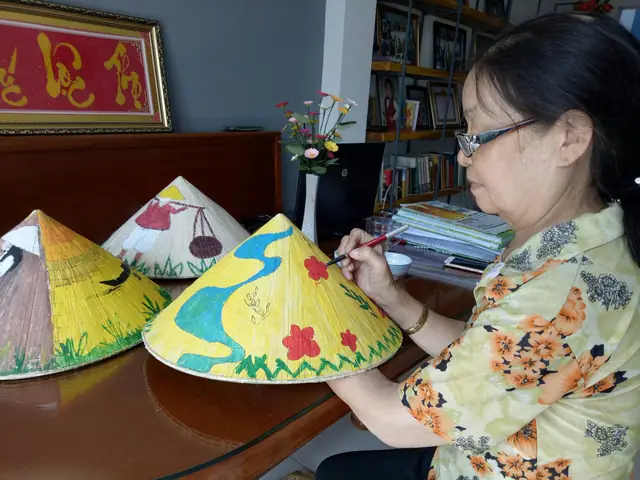 Tìm Kiếm Các Mẹo Trang Trí Nón Lá Ngày 20/10?