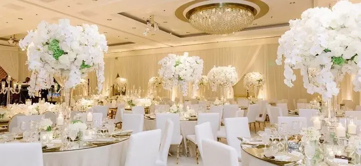 Tổ Chức Một Buổi Lễ Cưới Mùa Hè Cần Lưu Ý Những Điều Gì Về Trang Trí Phòng Cưới?