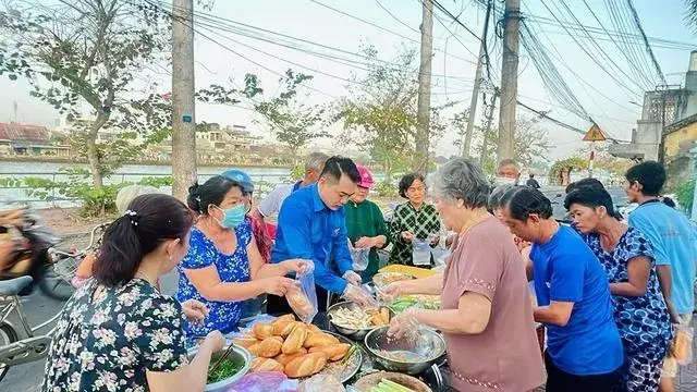 Trịnh Tố Tâm Là Ai: Tiểu Sử Và Hành Trình Trở Thành Anh Hùng 'vua Mìn' Đèo Hải Vân Trịnh Tố Tâm Là Ai: Tiểu Sử Và Hành Trình Trở Thành Anh Hùng 'vua Mìn' Đèo Hải Vân