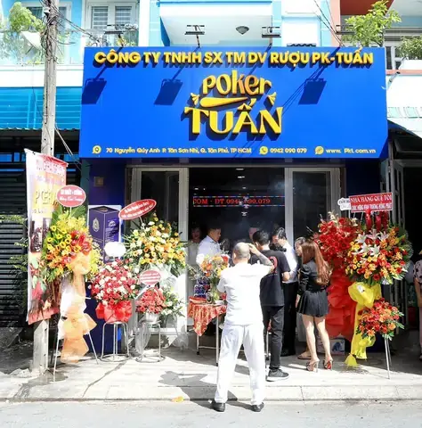 Tuấn Poker Là Ai? Hành Trình Từ Tay Chơi Bài Đến Biểu Tượng Trí Tuệ Việt