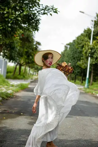 Tùng Sơn Là Ai? Sự Thật Về “công Chúa Thủy Tề” Và Hiện Tượng Mạng Xã Hội