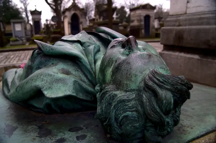 Victor Noir Là Ai? Huyền Thoại Về Xác Ướp Trong Nghĩa Trang Père Lachaise