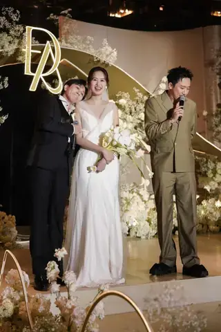 Uông Mỹ Linh Là Ai? Tìm Hiểu Về Người Phụ Nữ Kín Tiếng Bên Cạnh Nghệ Sĩ Anh Đức Uông Mỹ Linh Là Ai? Tìm Hiểu Về Người Phụ Nữ Kín Tiếng Bên Cạnh Nghệ Sĩ Anh Đức