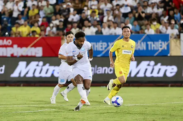 Vợ Cầu Thủ Rafaelson Là Ai: Hé Lộ Danh Tính Người Đàn Bà Đằng Sau Thành Công