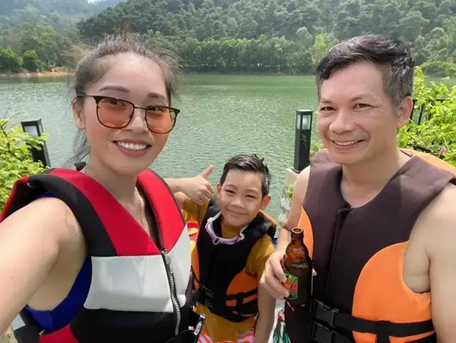 Hé Lộ Danh Tính Vợ Cũ Của Shark Hưng: Cuộc Sống Kín Tiếng Sau Ánh Hào Quang Hé Lộ Danh Tính Vợ Cũ Của Shark Hưng: Cuộc Sống Kín Tiếng Sau Ánh Hào Quang