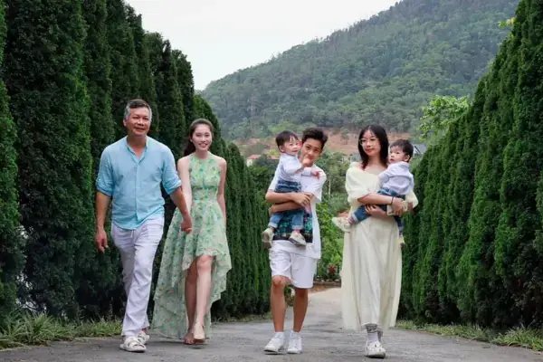 Hé Lộ Danh Tính Vợ Cũ Của Shark Hưng: Cuộc Sống Kín Tiếng Sau Ánh Hào Quang Hé Lộ Danh Tính Vợ Cũ Của Shark Hưng: Cuộc Sống Kín Tiếng Sau Ánh Hào Quang