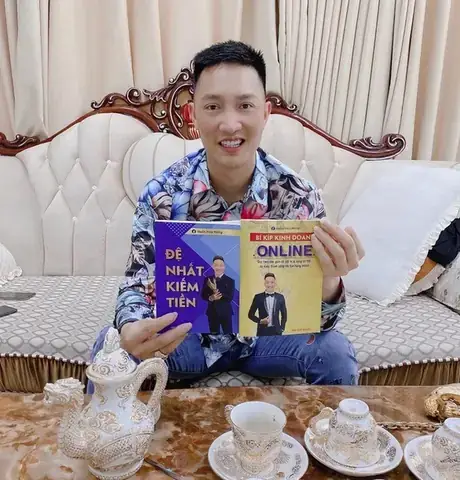 Vợ Của Huấn Hoa Hồng Là Ai? Tiểu Sử Và Đời Tư Của Thúy Kiều