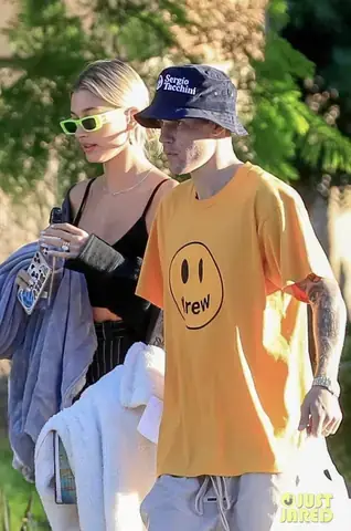 Hailey Bieber Là Ai? Tiểu Sử, Sự Nghiệp Và Hành Trình Tình Yêu Đầy Cảm Hứng Hailey Bieber Là Ai? Tiểu Sử, Sự Nghiệp Và Hành Trình Tình Yêu Đầy Cảm Hứng