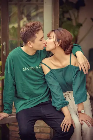 Vợ Phan Mạnh Quỳnh Là Ai? Tiểu Sử, Sự Nghiệp & Hành Trình Tình Yêu Đáng Ngưỡng Mộ