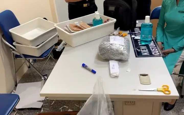 Võ Tú Quỳnh: Tiểu Sử Và Hành Trình Từ Tiếp Viên Hàng Không Đến Người Có Sức Ảnh Hưởng