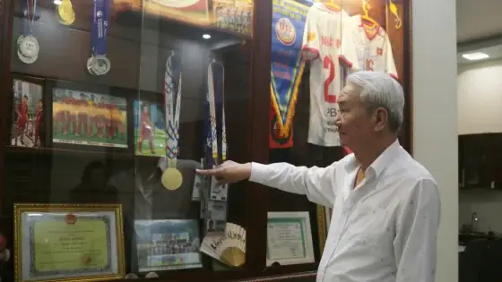 Vợ "siêu Giàu" Của Duy Mạnh Và Văn Quyết: Tiểu Sử Và Sự Nghiệp Của Ông Nguyễn Giang Đông