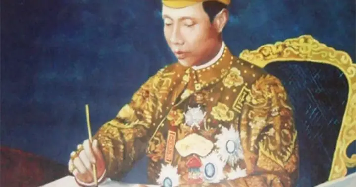 Vua Khải Định: Cha Ruột, Con Đường Kế Vị Và Những Góc Khuất Lịch Sử Vua Khải Định: Cha Ruột, Con Đường Kế Vị Và Những Góc Khuất Lịch Sử