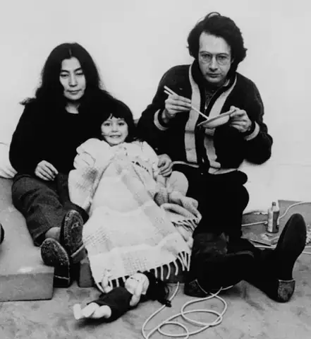 Yoko Ono Là Ai? Cuộc Đời, Sự Nghiệp Và Di Sản Của Một Nghệ Sĩ Tiên Phong